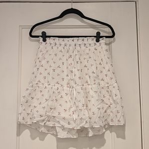 White ruffle skirt with roses